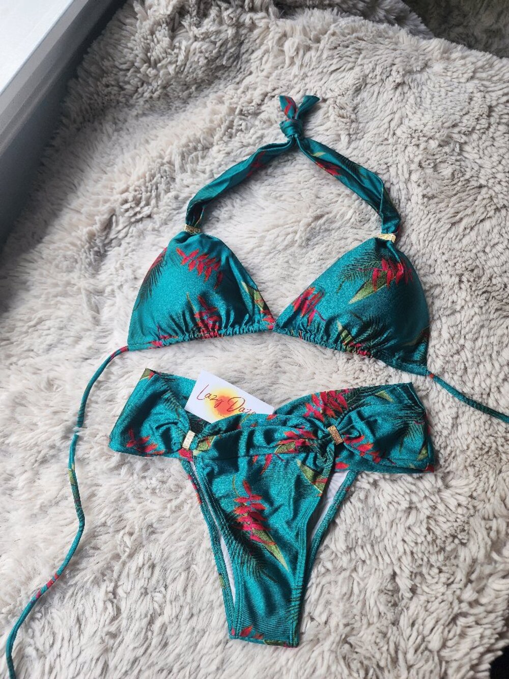 Bikini - Picture 2 of 2